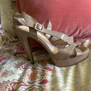 Jessica Simpson nude heels